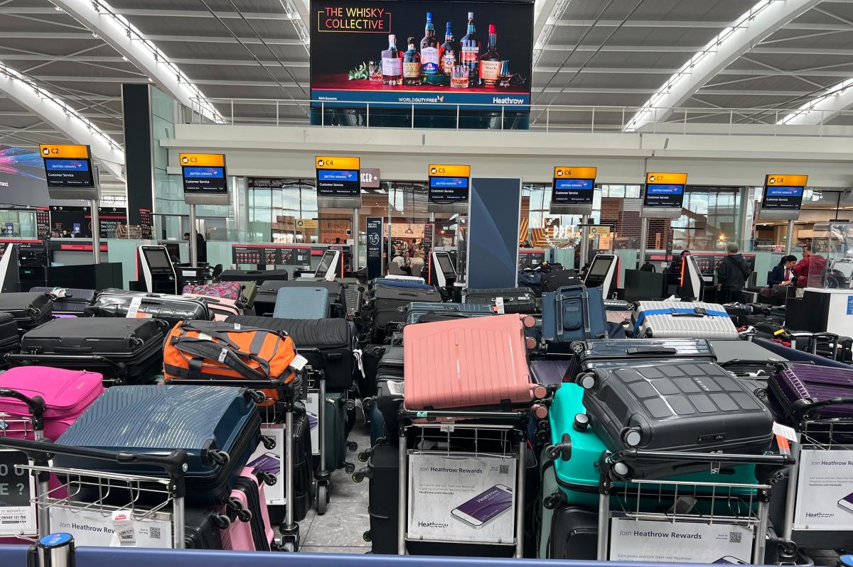 London’s Heathrow Airport baggage system failure leaves 20,000 bags stranded